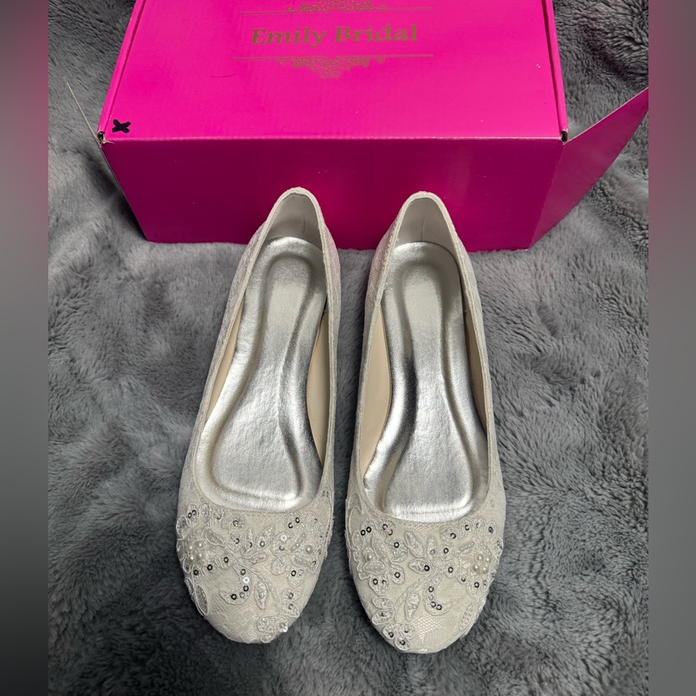 White lace Embellished flats